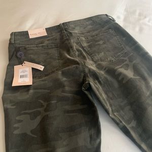 NYDJ AMI Skinny Ankle Camo Jeans Size 12 NEW